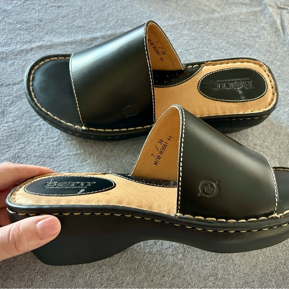 Born Women’s Black Slides - size 7